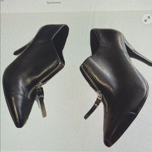 MICHAEL Michael Kors Black Leather Front Zip Heeled Shooties Women’s size 8.5